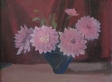076-rosa-dahlien-in-blauer-vase-vor-rot-um-1955-pirmasens